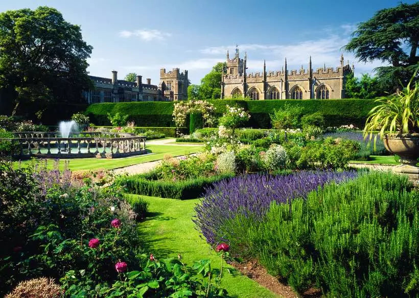 Ravensburger - Beautiful Gardens – Sudeley Garden - 1000 Piece Jigsaw Puzzle