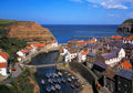Artwork: Stunning Staithes – 1000 Piece Jigsaw Puzzle (House of Puzzles)