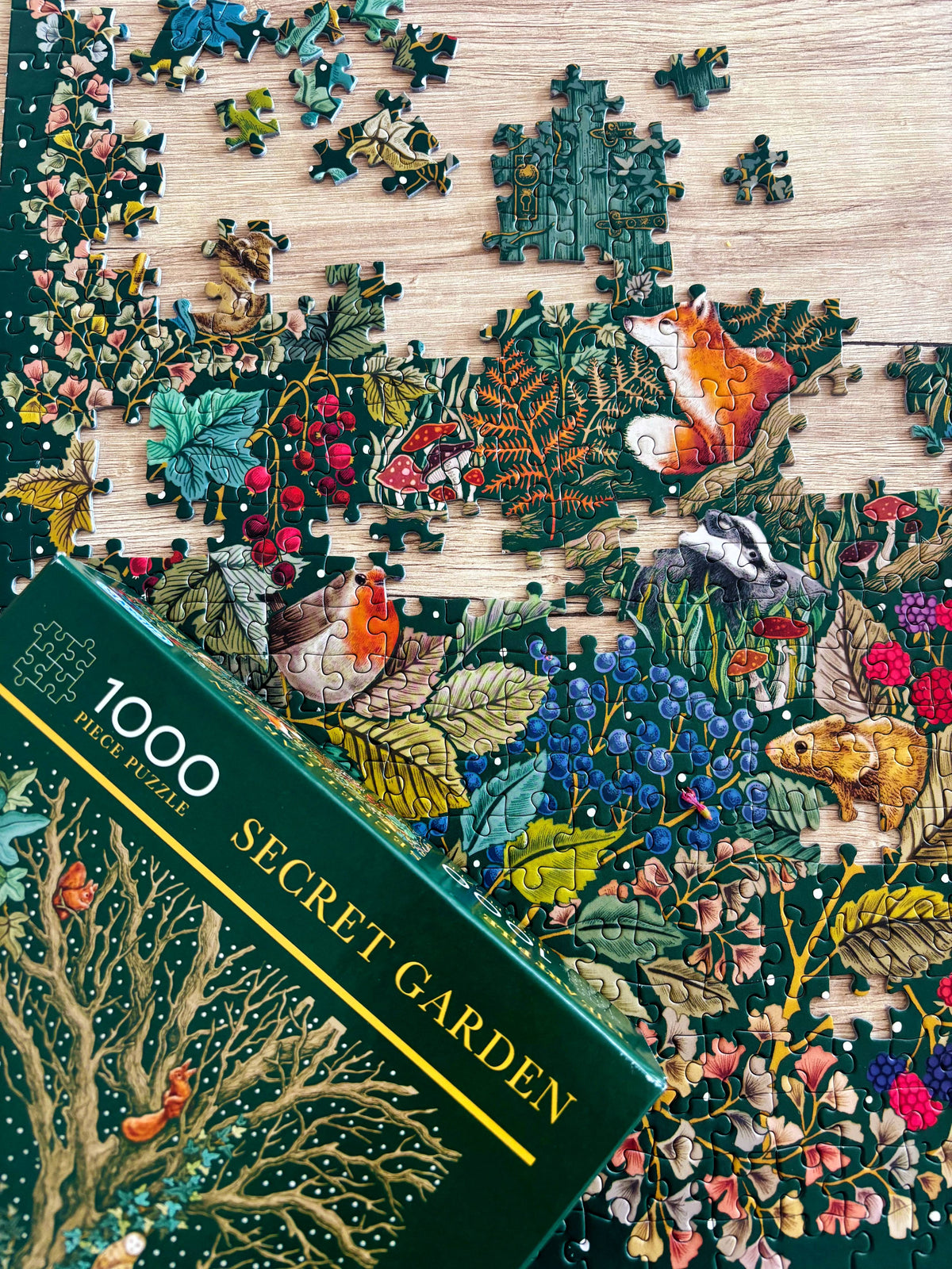 Contents: Secret Garden – 1000 Piece Jigsaw Puzzle (Gibsons)
