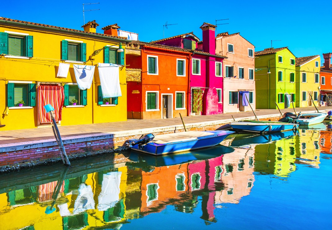 A Break in Burano, Italy - 1000 Piece Jigsaw Puzzle (Alipson)