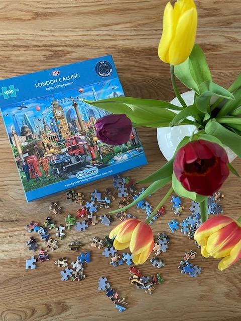 London Calling – 1000 Piece Jigsaw Puzzle (Gibsons)