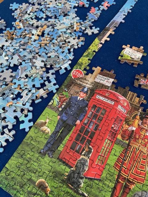 London Calling – 1000 Piece Jigsaw Puzzle (Gibsons)