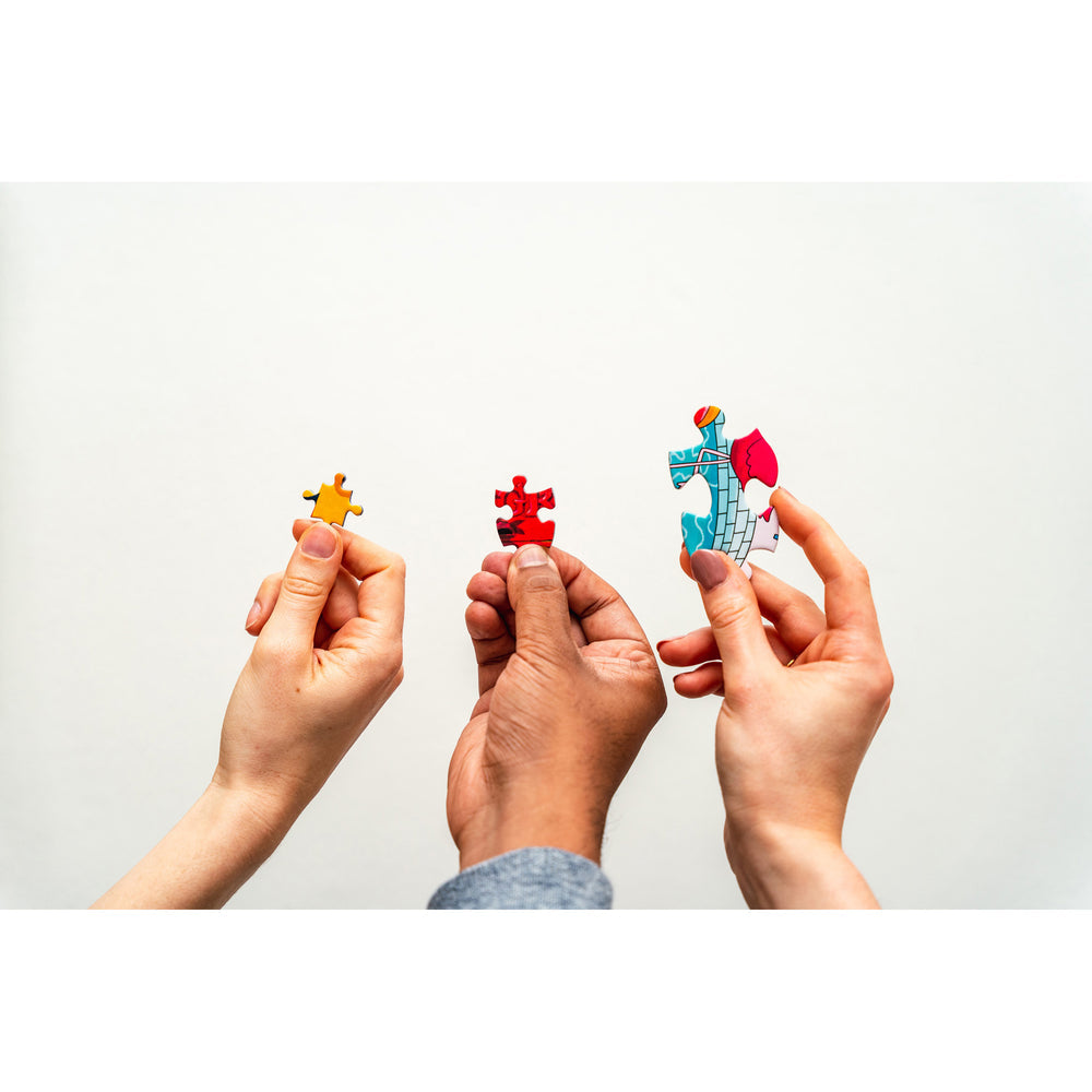 Queen Elizabeth II Commemorative Puzzle – 1000 Piece Jigsaw Puzzle (Gibsons)