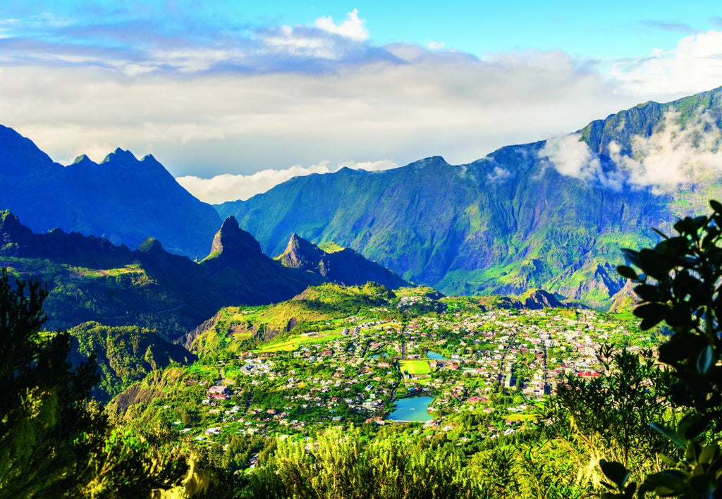 La Réunion: Cirque de Cilaos – 1000 Piece Jigsaw Puzzle (Bluebird Puzzle)